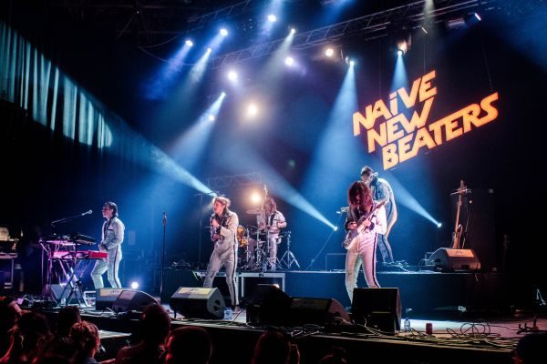 Entertainment accounting (1) Entertainer group on stage